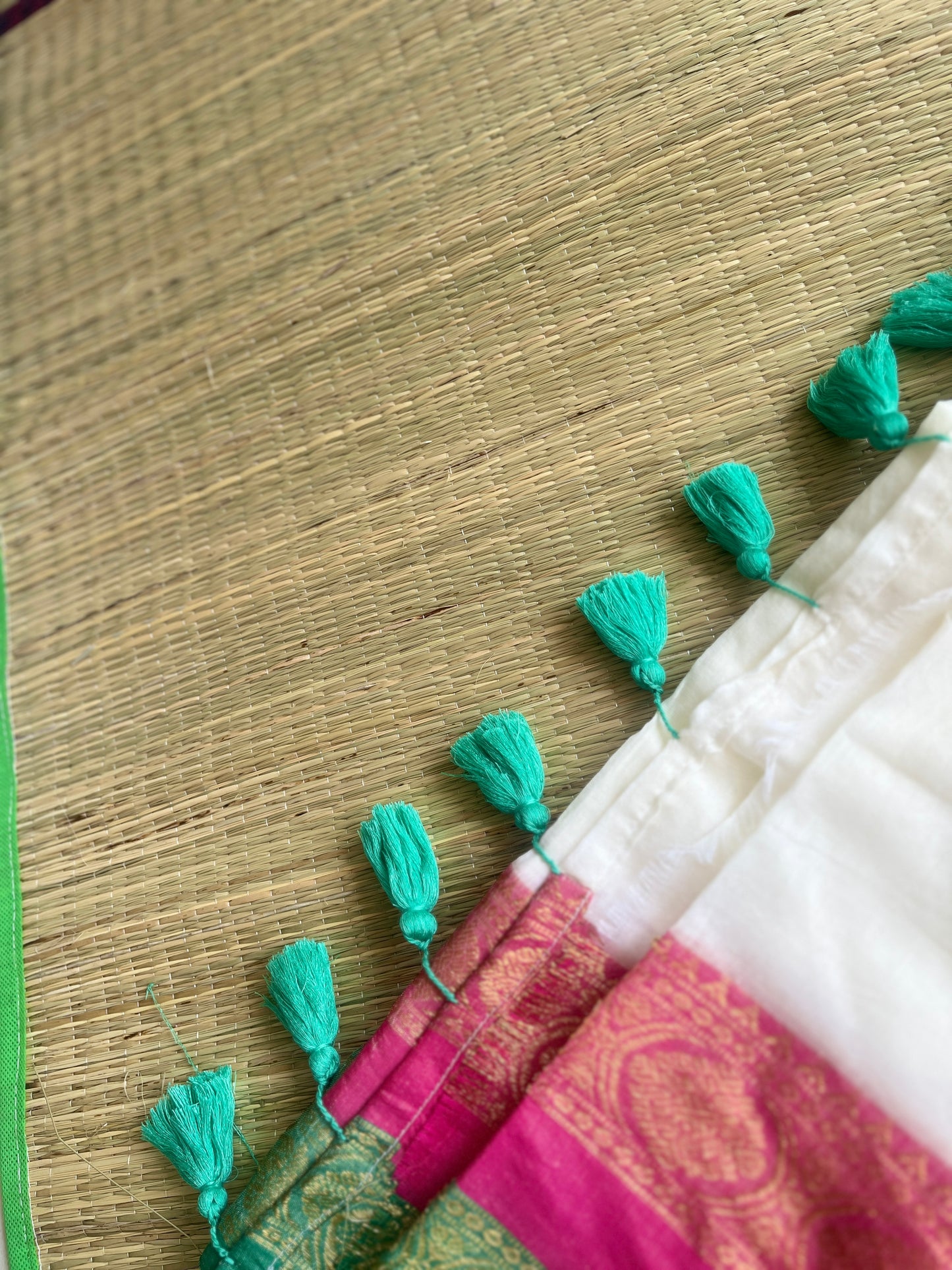 Chembakam White Mul Mul Cotton Saree