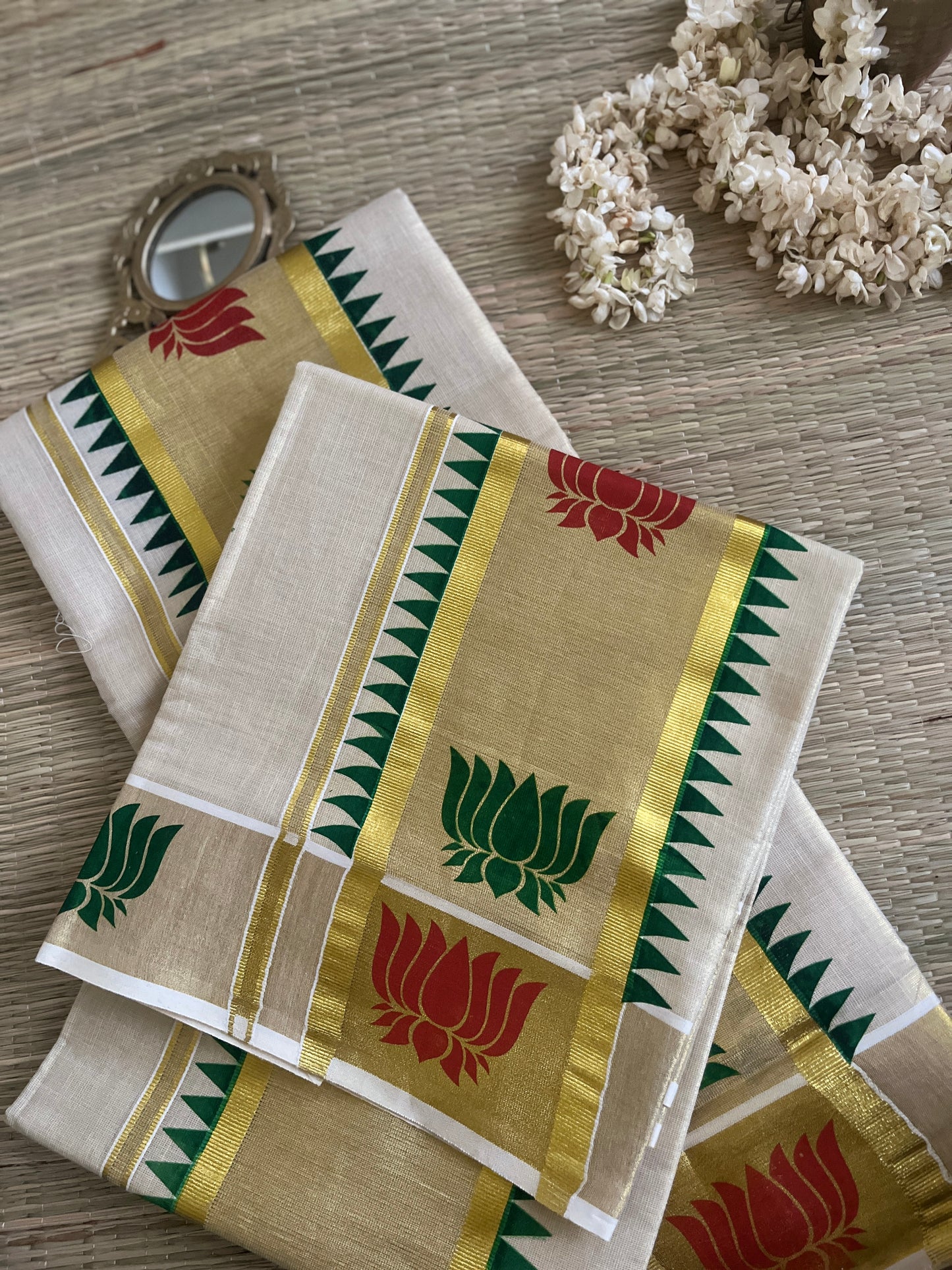 Padma – Balaramapuram Kasavu Set Mundu with Lotus Kasavu Border with blouse