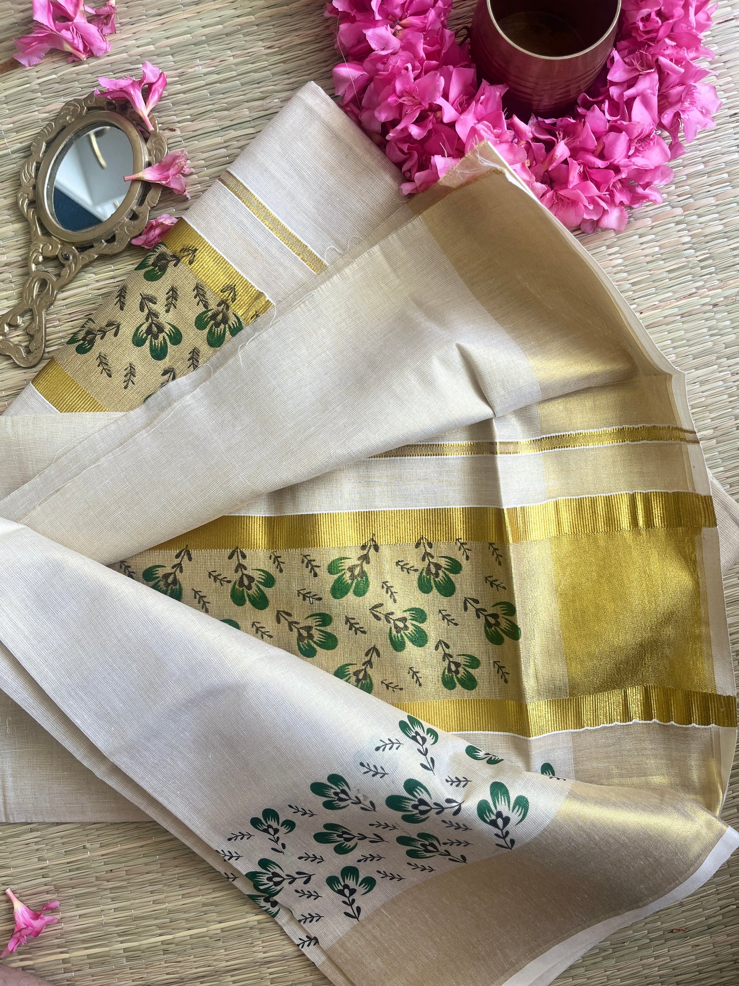 Devangana – Balaramapuram Kasavu Set Mundu with Dark Green Floral Border