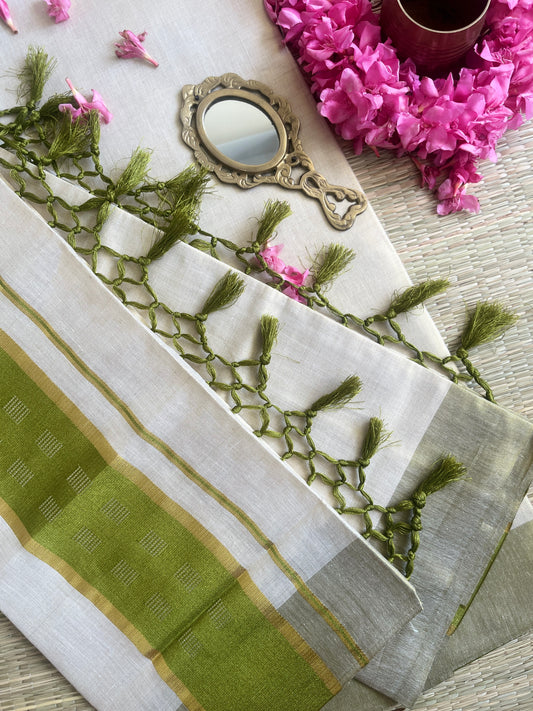 Thalir – Balaramapuram Kasavu Set Mundu with Light Green Kasavu Border